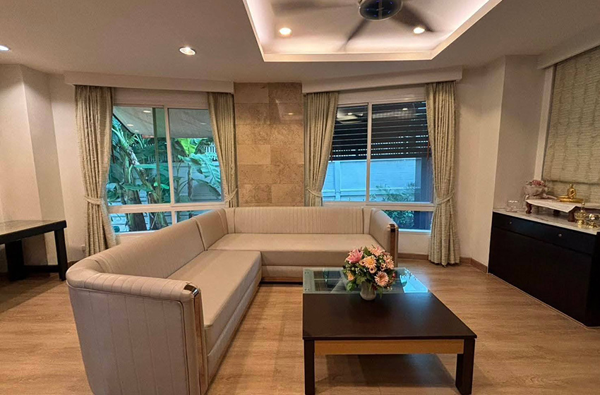 House with Shared Pool in Lat Phrao 